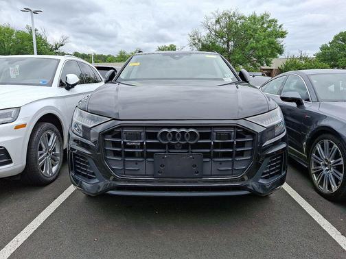 Mythos Black Metallic 2023 Audi Q8 55 Premium