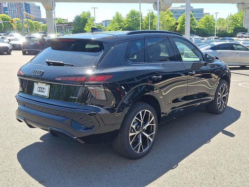 Mythos Black Metallic 2026 Audi Q3 TFSI quattro S tronic
