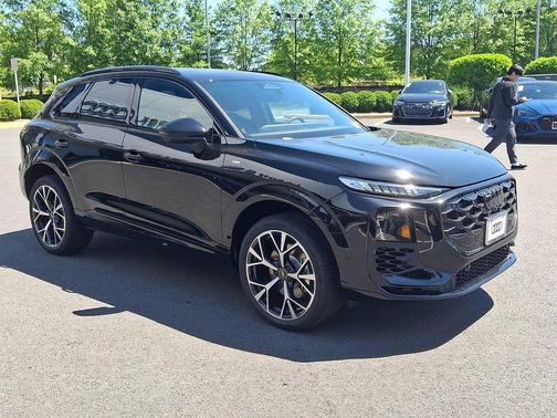 Mythos Black Metallic 2026 Audi Q3 TFSI quattro S tronic