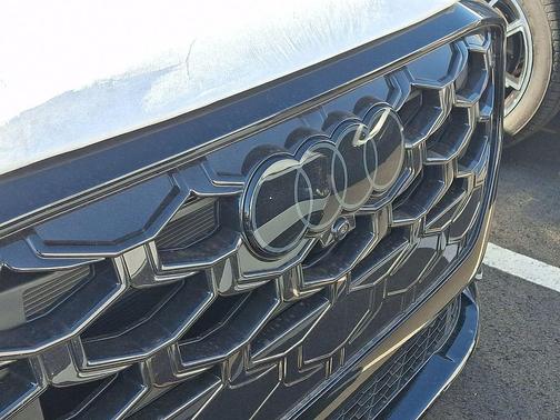 Mythos Black Metallic 2026 Audi Q3 TFSI quattro S tronic