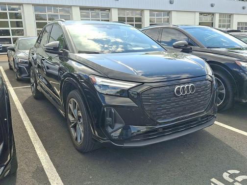 Mythos Black Metallic 2023 Audi Q4 e-tron Premium Plus 50 quattro