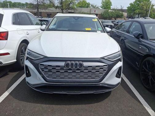 2024 Audi Q8 e-tron Premium Plus