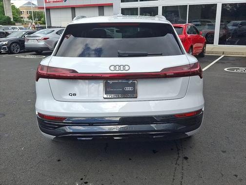 2024 Audi Q8 e-tron Premium Plus