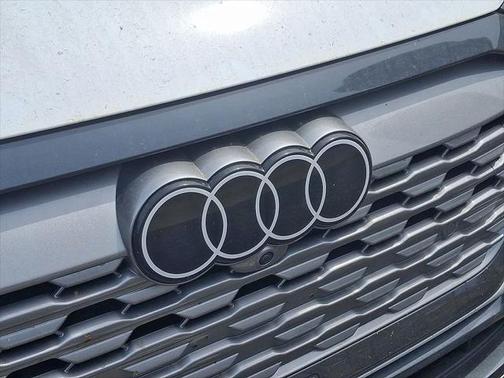 2024 Audi Q8 e-tron Premium Plus