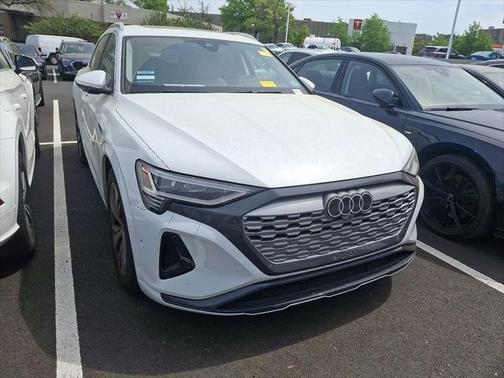 2024 Audi Q8 e-tron Premium Plus