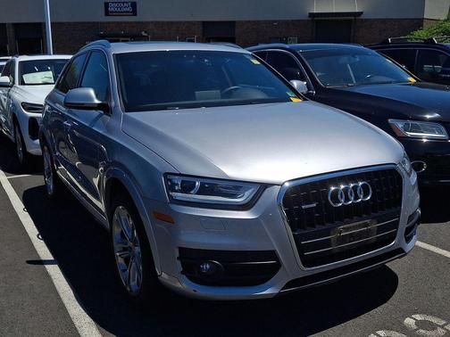 Florett Silver Metallic 2015 Audi Q3 2.0T Premium Plus