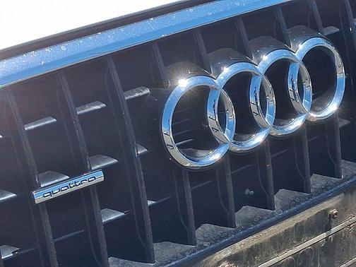 Florett Silver Metallic 2015 Audi Q3 2.0T Premium Plus