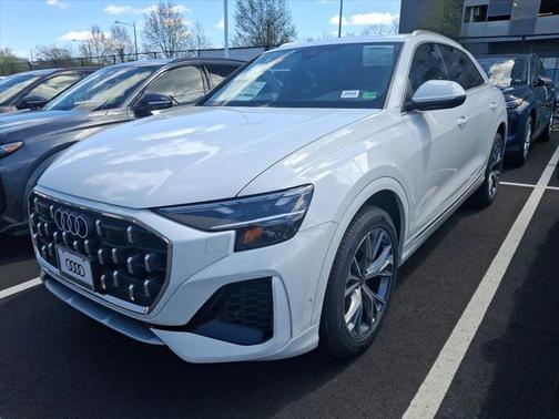 2025 Audi Q8 55 Premium