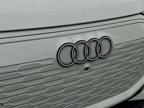 2025 Audi Q6 e-tron Premium Plus quattro