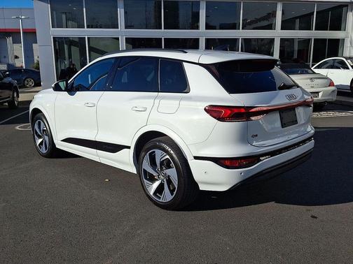 2025 Audi Q6 e-tron Premium Plus quattro