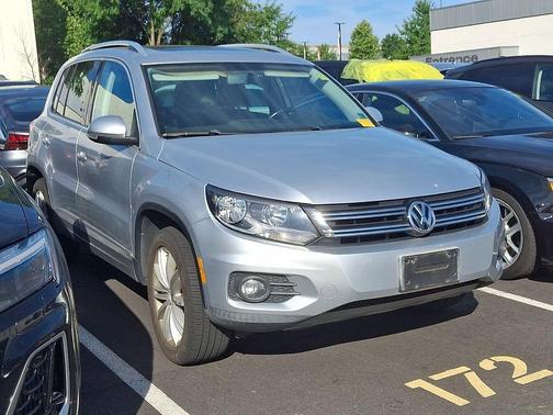 Reflex Silver Metallic 2012 Volkswagen Tiguan SE