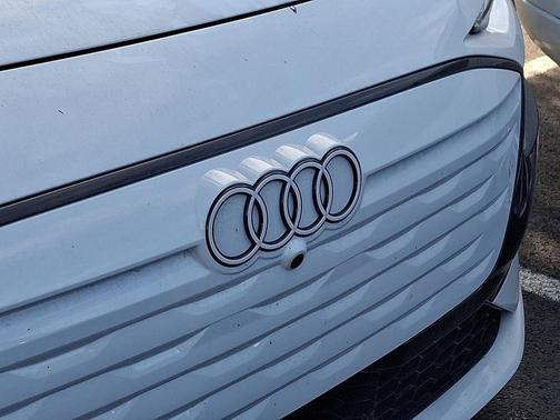 Glacier White Metallic 2025 Audi A6 e-tron Premium