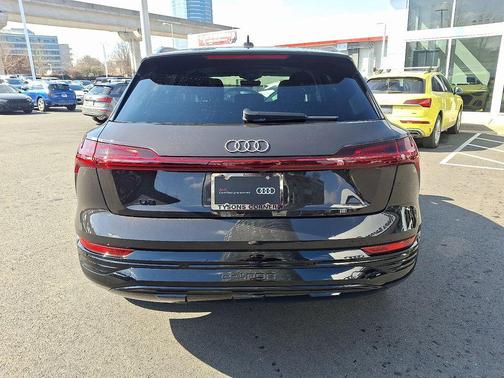 2024 Audi Q8 e-tron Prestige