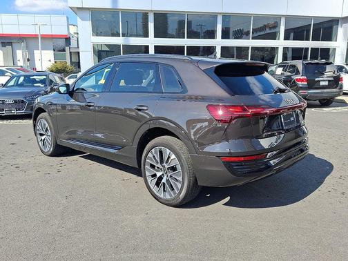 2024 Audi Q8 e-tron Prestige