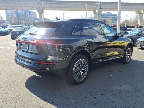 2024 Audi Q8 e-tron Prestige
