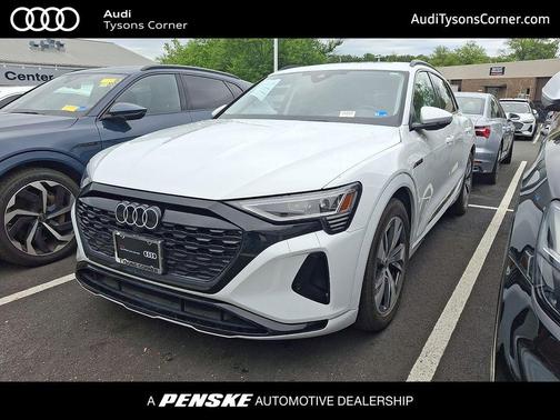 Glacier White Metallic 2024 Audi Q8 e-tron Premium