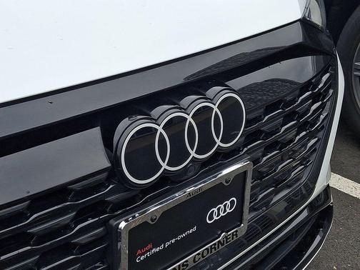 Glacier White Metallic 2024 Audi Q8 e-tron Premium