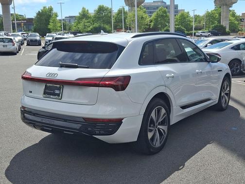 Glacier White Metallic 2024 Audi Q8 e-tron Premium