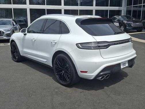 2023 Porsche Macan Base