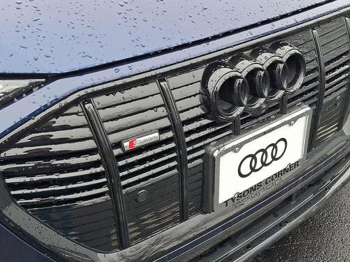 Blue Metallic 2023 Audi e-tron Premiumwe
