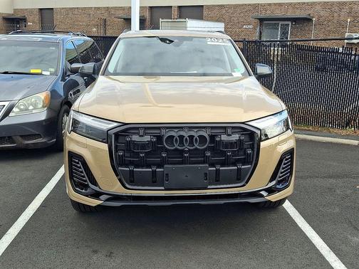 2025 Audi Q7 55 Premium Plus