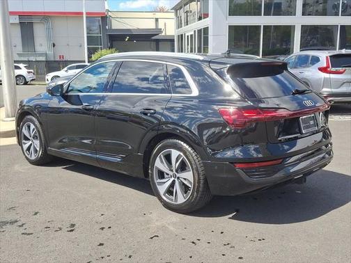 2024 Audi Q8 e-tron Premium Plus