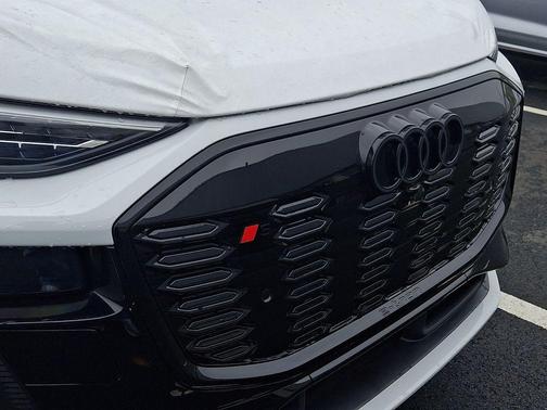 Glacier White Metallic 2027 Audi SQ6 e-tron Premium Plus