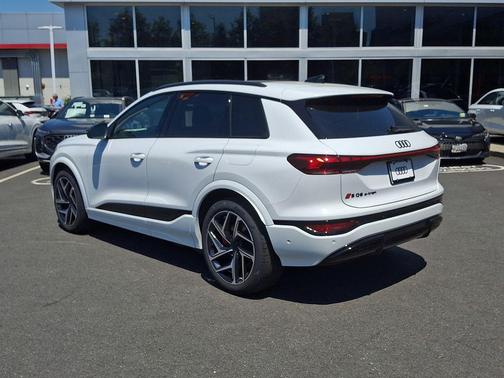 Glacier White Metallic 2027 Audi SQ6 e-tron Premium Plus