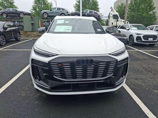 Glacier White Metallic 2027 Audi SQ6 e-tron Premium Plus