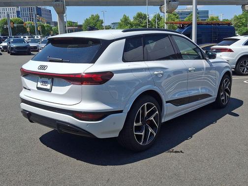 Glacier White Metallic 2027 Audi SQ6 e-tron Premium Plus