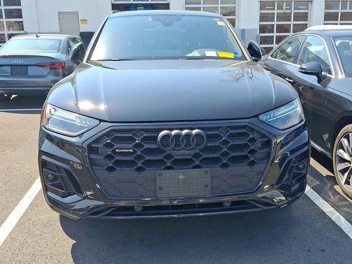 Mythos Black Metallic 2024 Audi Q5 45 S line Prestige