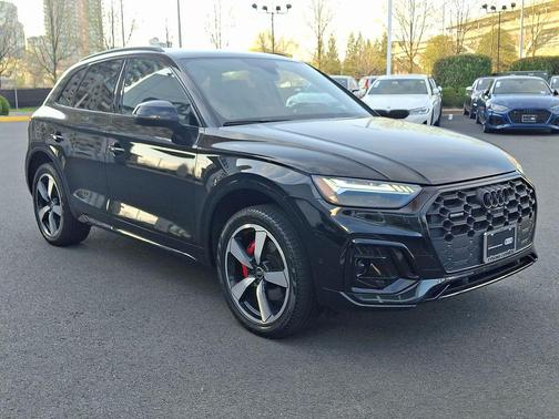 Mythos Black Metallic 2024 Audi Q5 45 S line Prestige