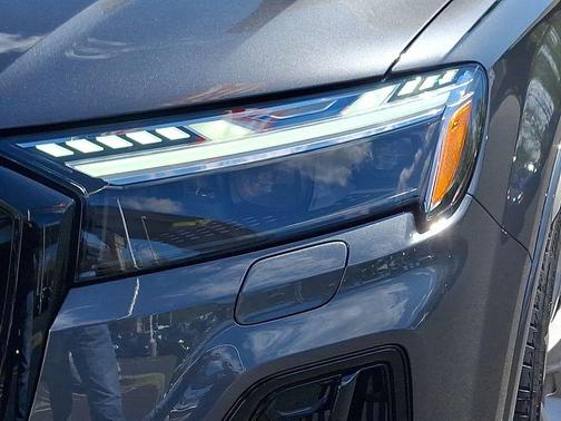 Daytona Gray Pearl Effect 2026 Audi Q7 55 Prestige