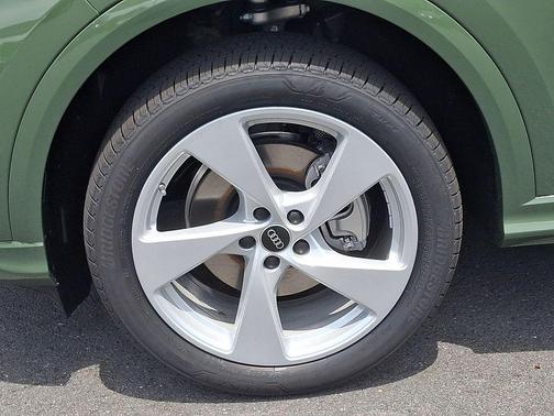 District Green Metallic 2026 Audi Q5 Sportback Premium Plus TFSI quattro S tronic