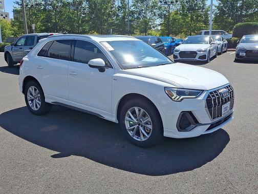 2025 Audi Q3 Premium 45 TFSI S line quattro Tiptronic