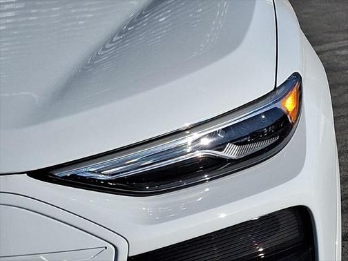 2025 Audi Q6 e-tron Premium quattro