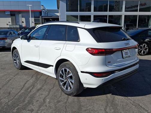2025 Audi Q6 e-tron Premium quattro