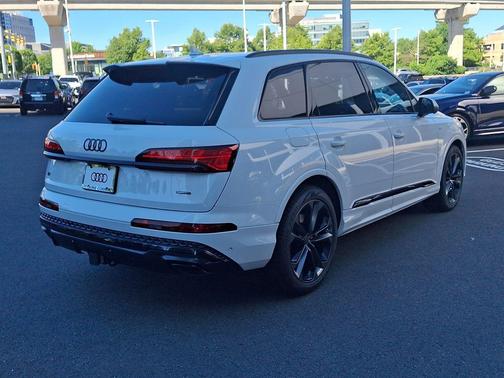 Glacier White Metallic 2026 Audi Q7 55 Premium Plus