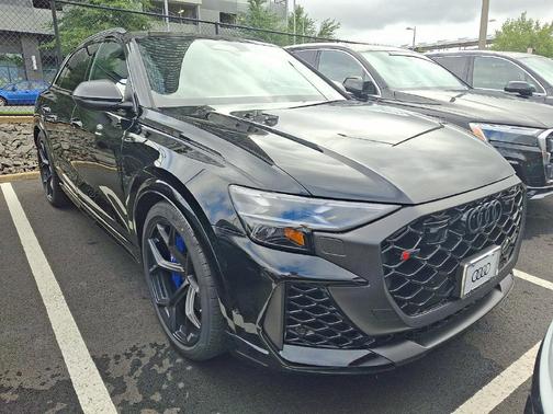 Mythos Black Metallic 2027 Audi RS Q8 4.0T