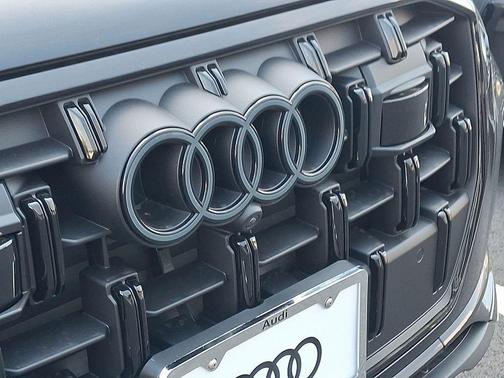 Mythos Black Metallic 2026 Audi Q7 45 Premium