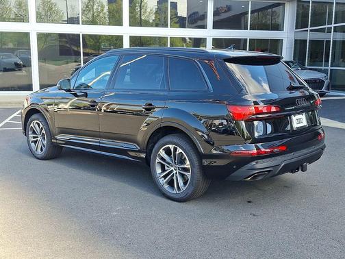 Mythos Black Metallic 2026 Audi Q7 45 Premium