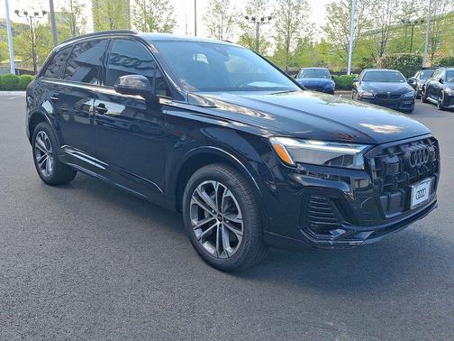 Mythos Black Metallic 2026 Audi Q7 45 Premium