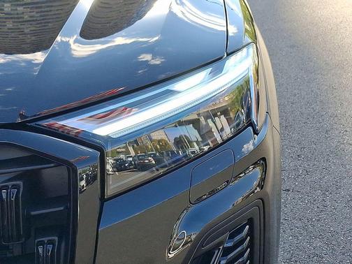 Mythos Black Metallic 2026 Audi Q7 45 Premium