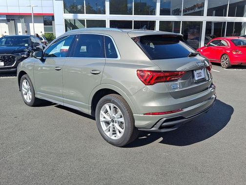 2025 Audi Q3 Premium 45 TFSI S line quattro Tiptronic