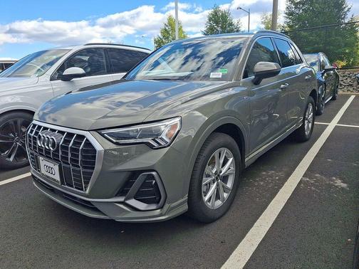 2025 Audi Q3 Premium 45 TFSI S line quattro Tiptronic