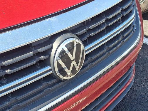 Red Metallic 2022 Volkswagen Jetta 1.5T SE