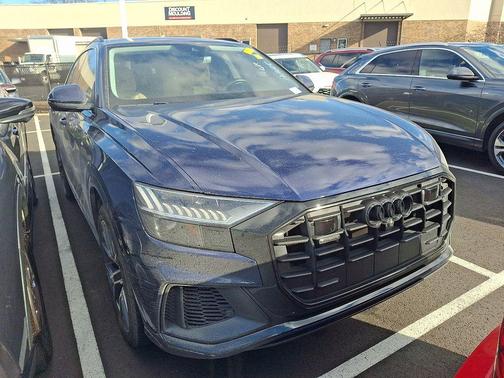 2022 Audi Q8 55 Premium Plus