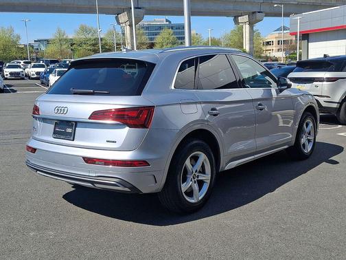 Silver Metallic 2023 Audi Q5 40 Premium