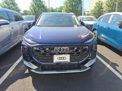 Navarra Blue Metallic 2026 Audi Q3 TFSI quattro S tronic