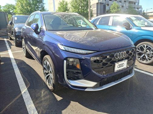 Navarra Blue Metallic 2026 Audi Q3 TFSI quattro S tronic